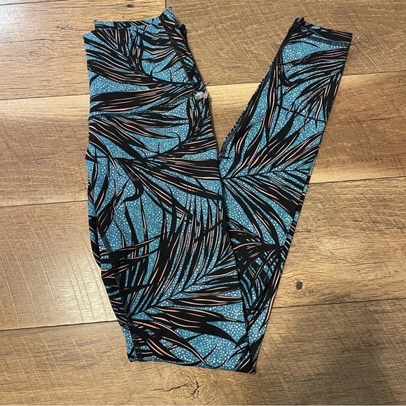 Lululemon Vibrant Blue/Pink Leafy Pattern Full Length High-Rise Leggings. D5. - Picture 2 of 3
